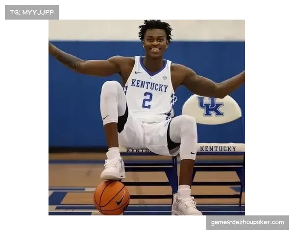 科隆前锋比尔特拥抱主帅,化解更衣室紧张氛围